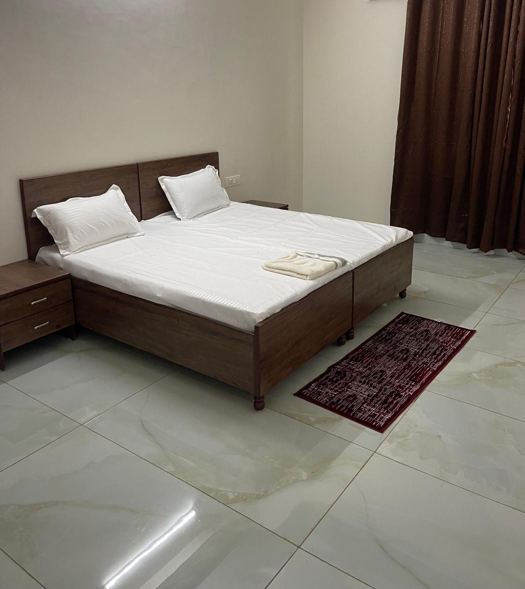 Shrinath Residency Hotel Greater Noida Luaran gambar